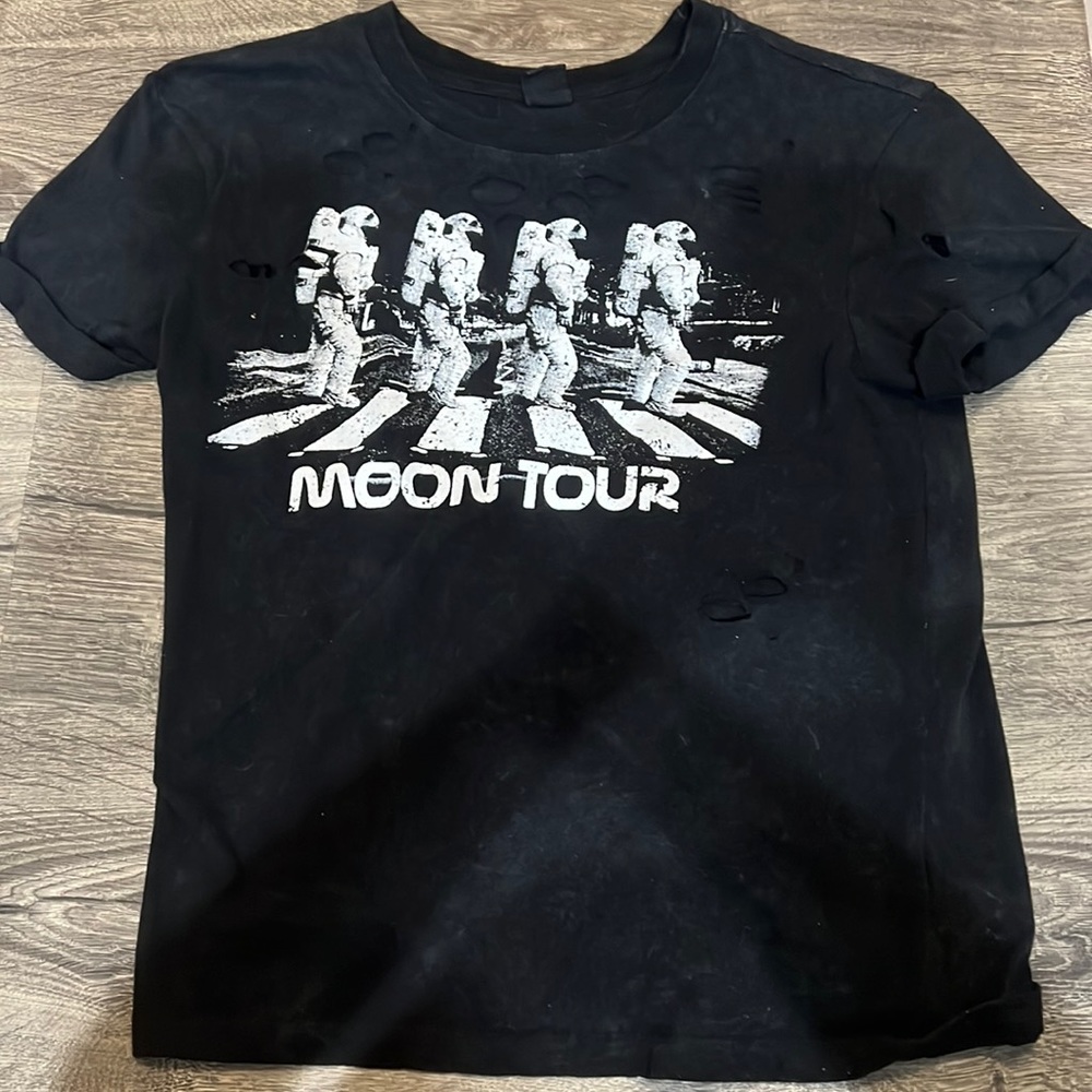Small moon tour tee
